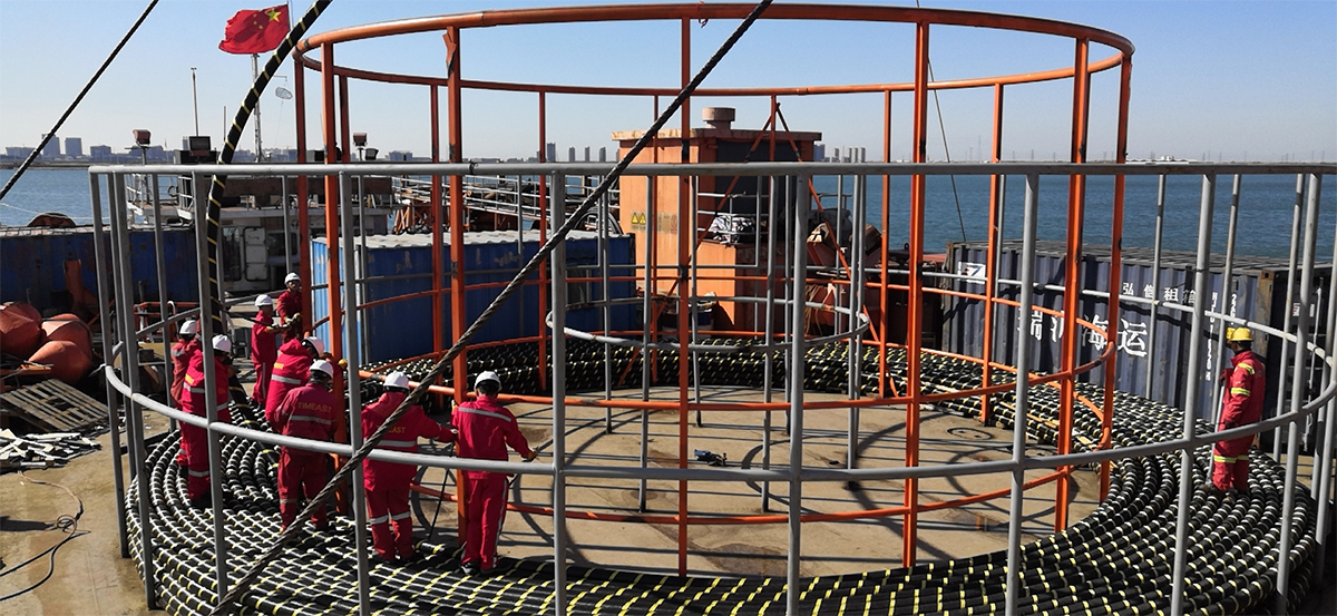 ף����ɽ��ͤ���ᵺ���Ϸ�糡300����ʾ������35KV���׹�縴�ϵ��·�������Ŀ˳������