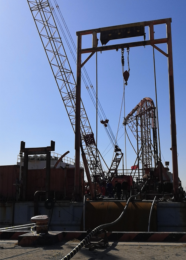 ף����ɽ��ͤ���ᵺ���Ϸ�糡300����ʾ������35KV���׹�縴�ϵ��·�������Ŀ˳������